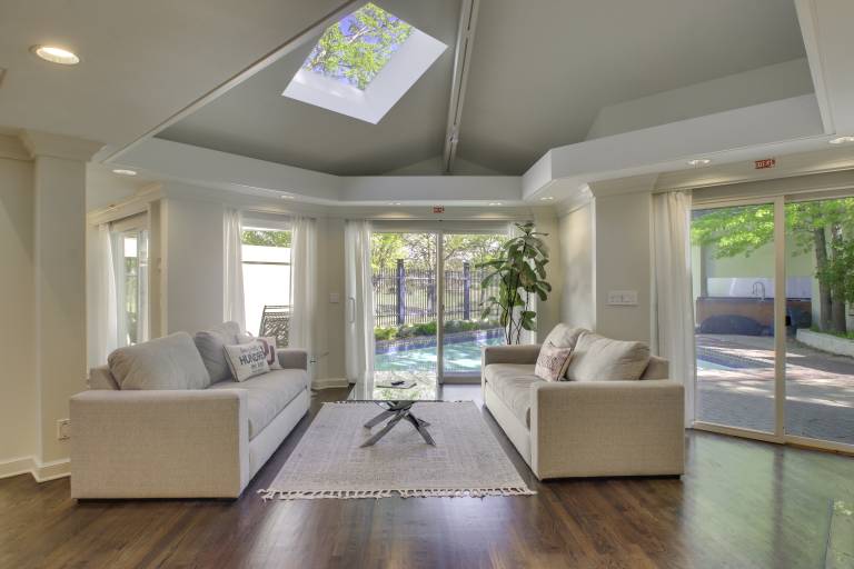 1 Mi to OU! Group Getaway w/ Game Room, Pool — photo 4