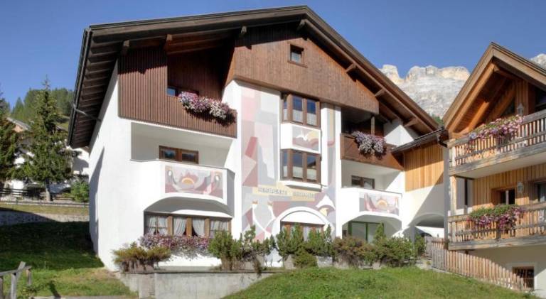 Lovely serviced apartment with patio & garden | Close to the ski | Pets are welcome in Badia