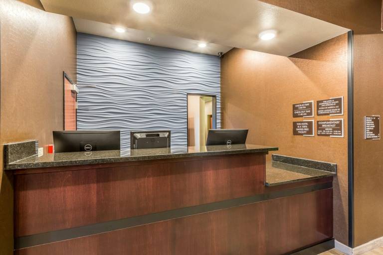 Cobblestone Hotel & Suites - Stevens Point — photo 5