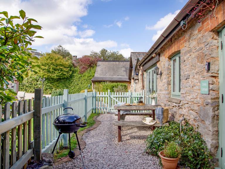 Cottage with yard & barbecue | River view — photo 2