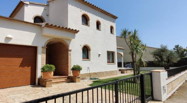 Fully equipped villa with private pool, garden & barbeque | Next to the beach | Suitable for remote work | Pets are welcome — photo 5