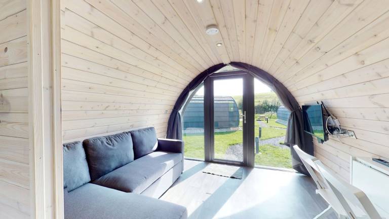 Luxurious Dog-Friendly Pod in the Rolling Countryside of Lancaster for a Unique Glamping Experience in England in Carnforth