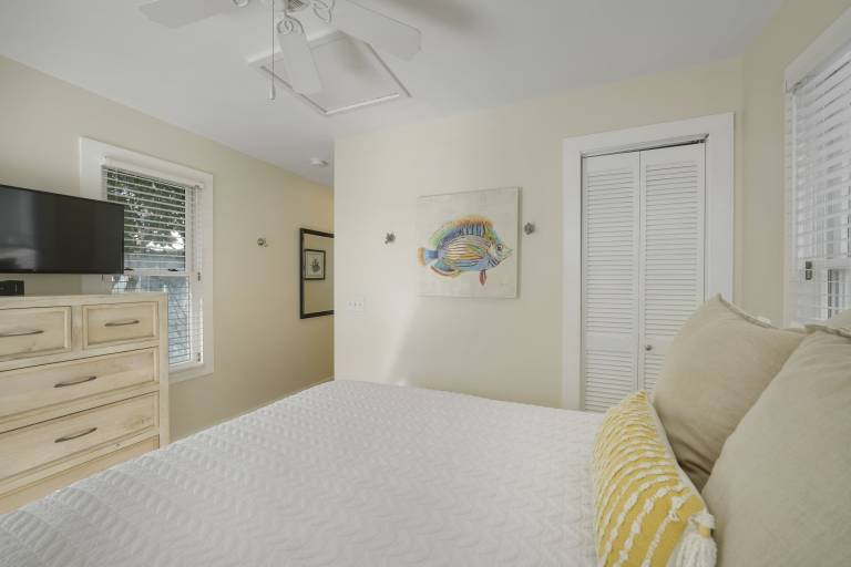 Child-friendly pleasant house with yard, grill & pool | City view | Close to the beach | Pets allowed — photo 4