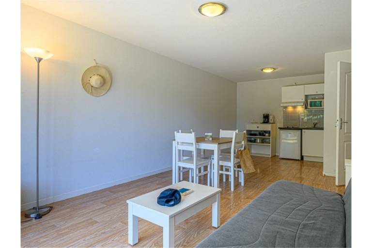 Children-friendly vacation home with yard, patio & pool | Pets allowed — photo 5