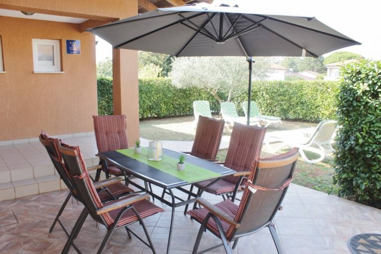 House with grill, garden & patio — photo 3