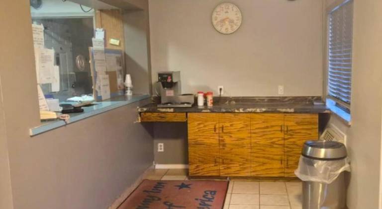 Economy Inn By Townhouse Merrillville US 30 — photo 3