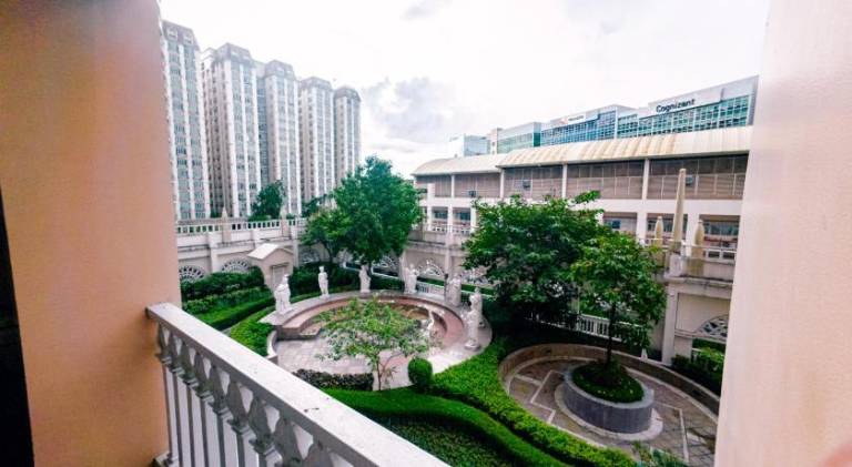 Serviced apartment with terrace, pool & sauna | Pets allowed — photo 5