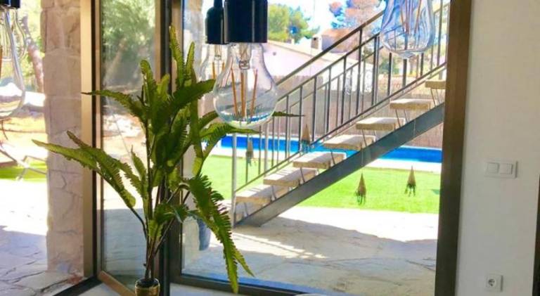 House with pool — photo 5