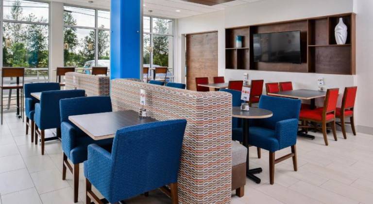 Holiday Inn Express & Suites - Siloam Springs By IHG — photo 3