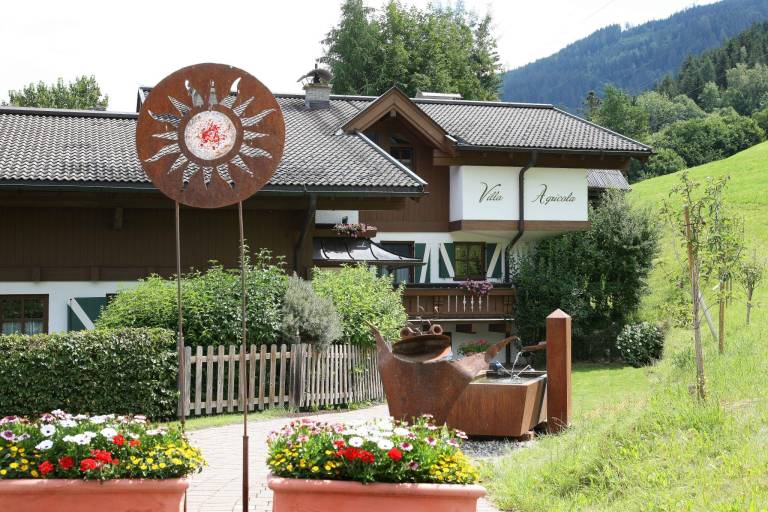 Holiday apartment with BBQ & garden — photo 2