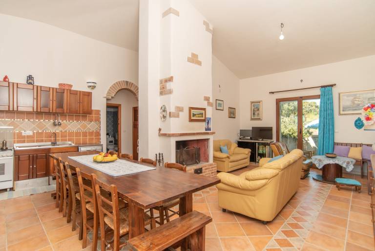 Family-friendly charming apartment with patio, garden & grill | Sea view | Dogs allowed — photo 4