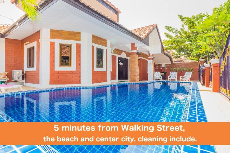 Charming villa with terrace, yard & private pool | Close to Big Buddha | Good for workation | Pets allowed in Chonburi