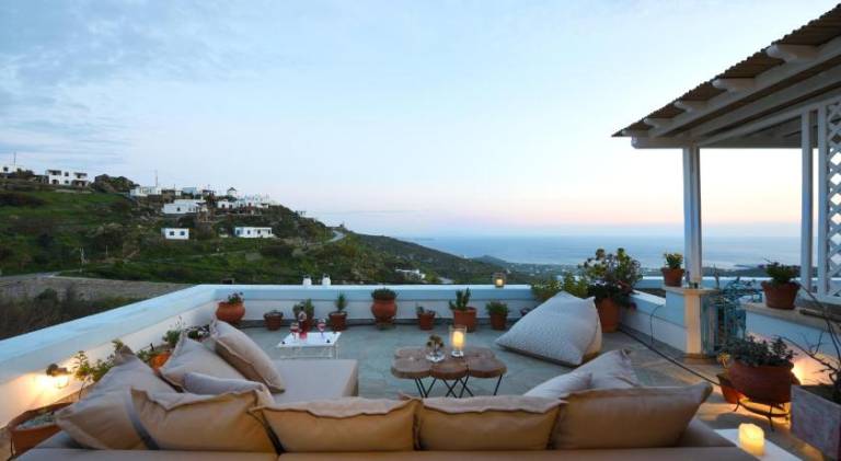 Villa with patio — photo 3