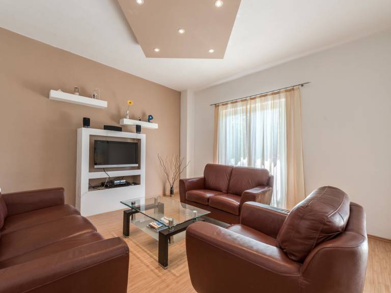 Fully equipped ample rental apartment with garden, barbecue & terrace | Next to the beach | Pets are welcome — photo 4
