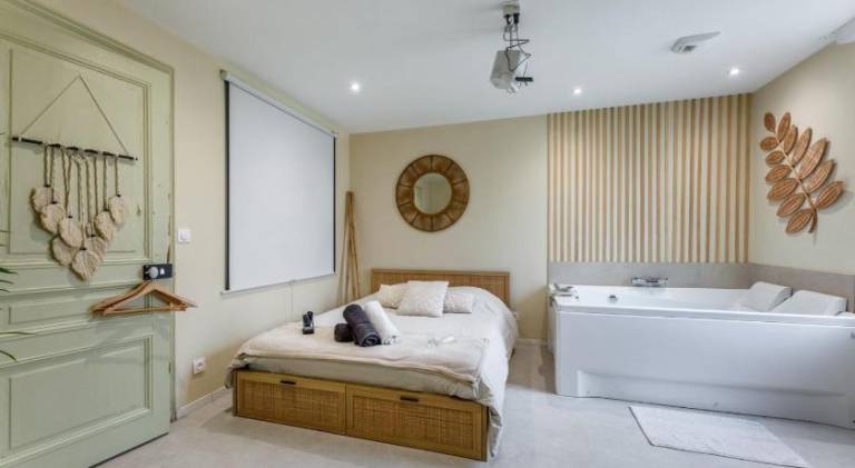 Holiday apartment with jacuzzi — photo 2