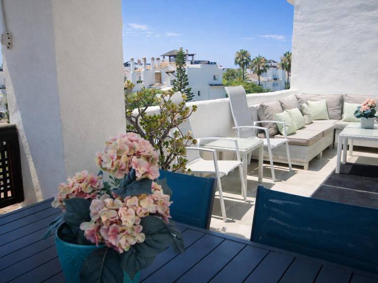Apartment with private pool, yard & hot tub | Sea view — photo 5