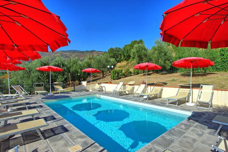 Child-friendly villa with pool, patio & grill | Panoramic view | Pets are welcome — photo 4