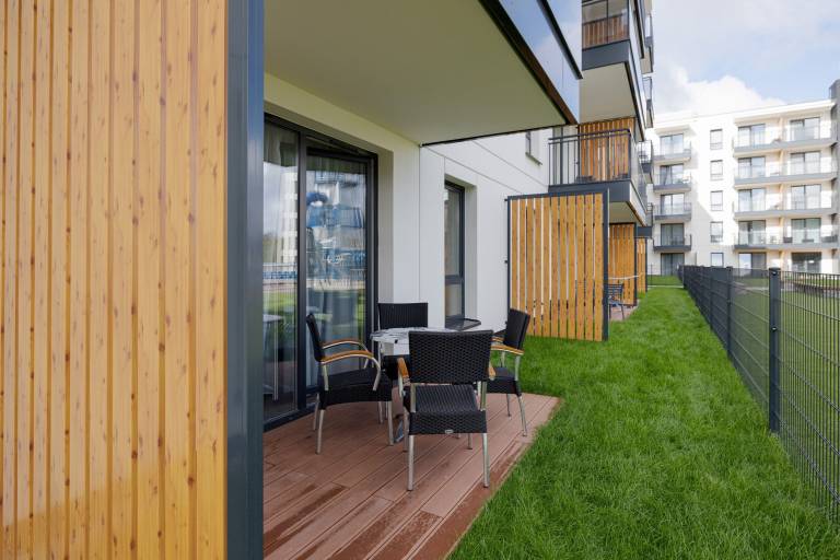 Holiday apartment with patio & yard — photo 3