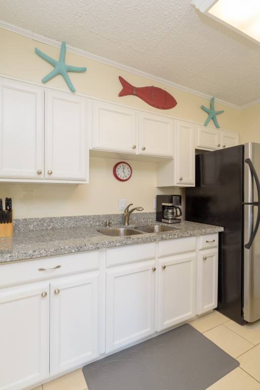 Condo with heated pool & barbeque | Beach nearby | Pet-friendly — photo 5