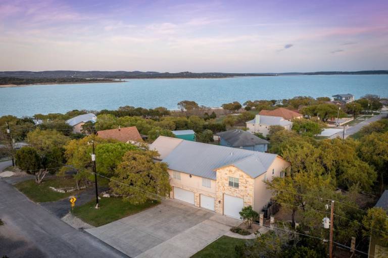 Vacation home with garden | Water view — photo 3
