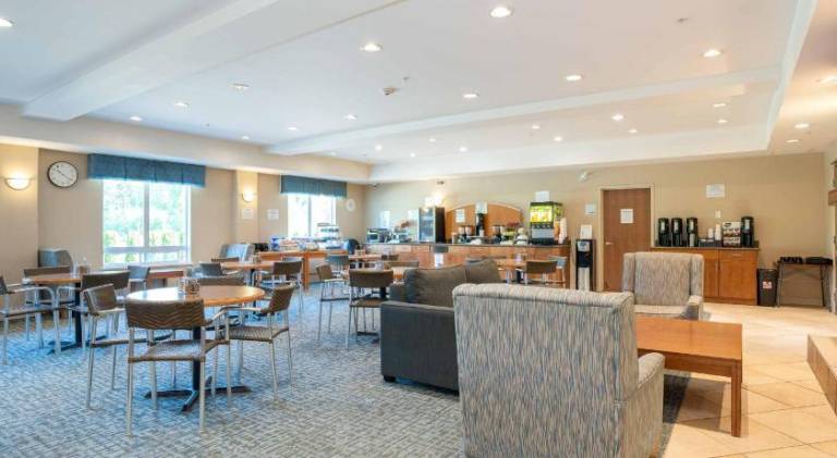 Sandman Hotel & Suites Squamish — photo 4