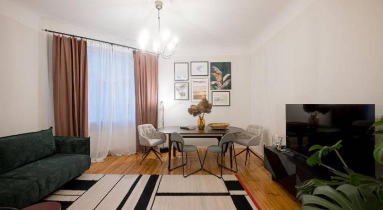 Elegant Poets Residence 2BR & large sofa bed for 6 in Riga