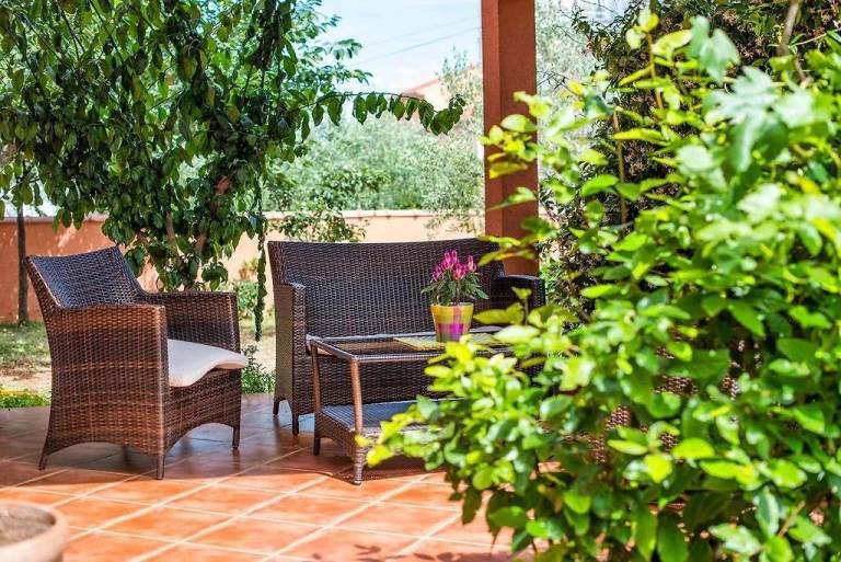 Apartment with BBQ, fast internet & patio — photo 4