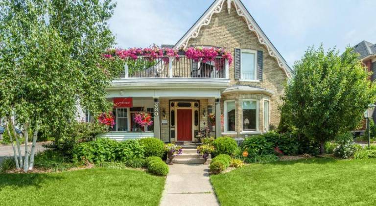 Avery House B&B