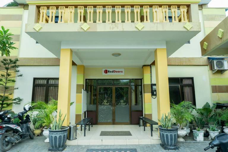 RedDoorz Gatot Subroto Ende