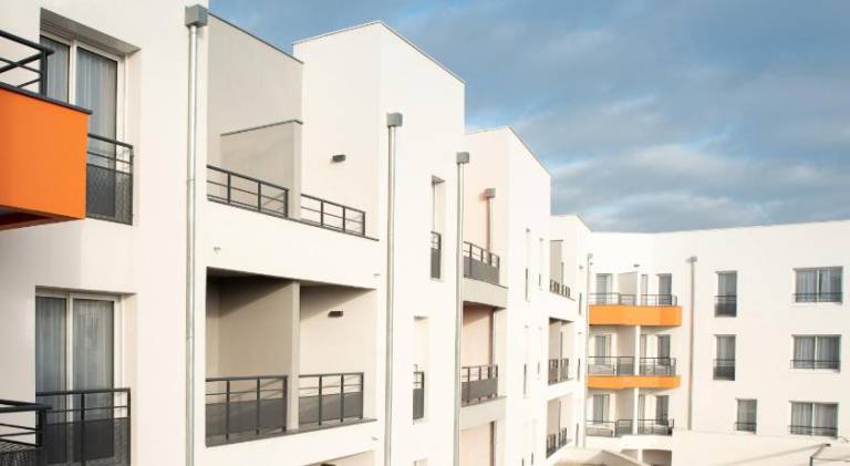 Serviced apartment with garden & patio in Les Ponts-de-Ce