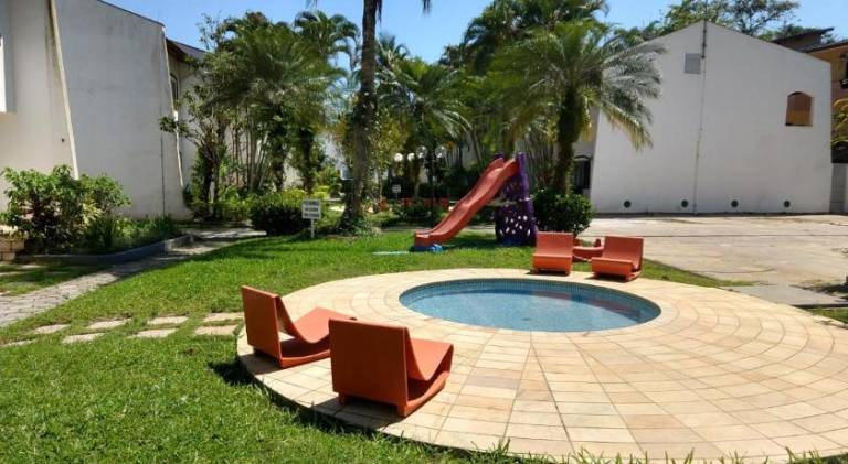House with pool — photo 3