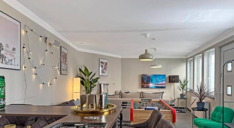 Zentr Stuttgart Gruppen-Duplex 13 Schlafplatze, PS5, Spiele & Terrasse — photo 3