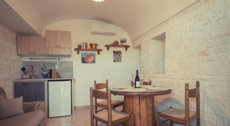 Vacation home with patio & garden | Pet-friendly — photo 2