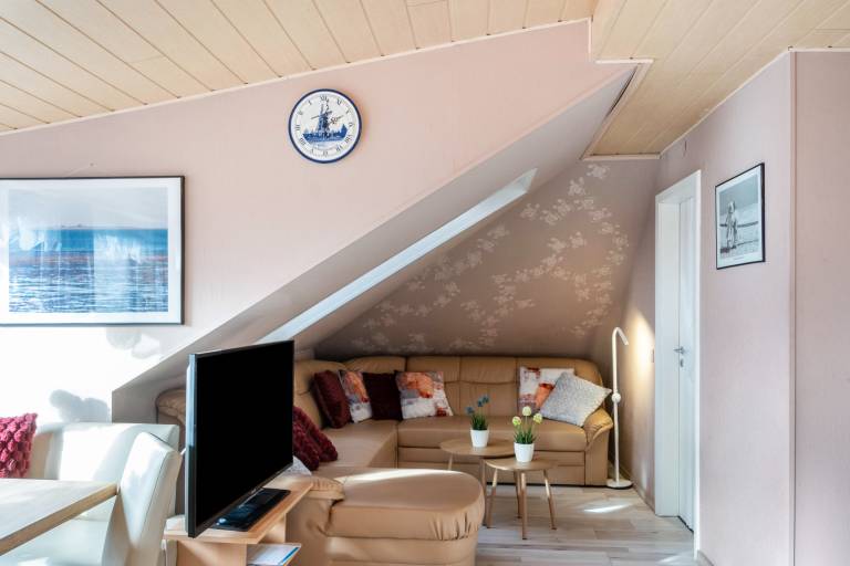 Holiday Apartment 'Rödel' with Shared Terrace, Private Garden and Wi-Fi in Wangerland