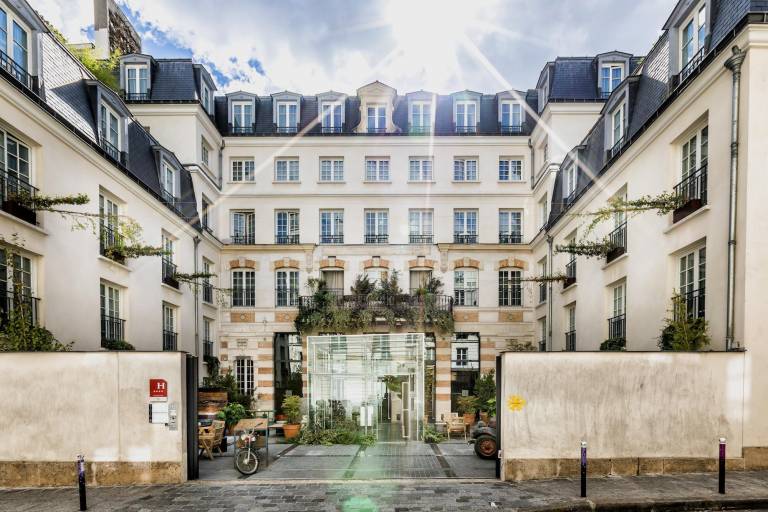 Kube Hotel Paris in Aubervilliers