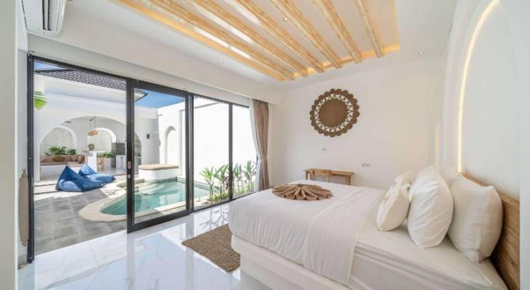 Villa with pool — photo 2