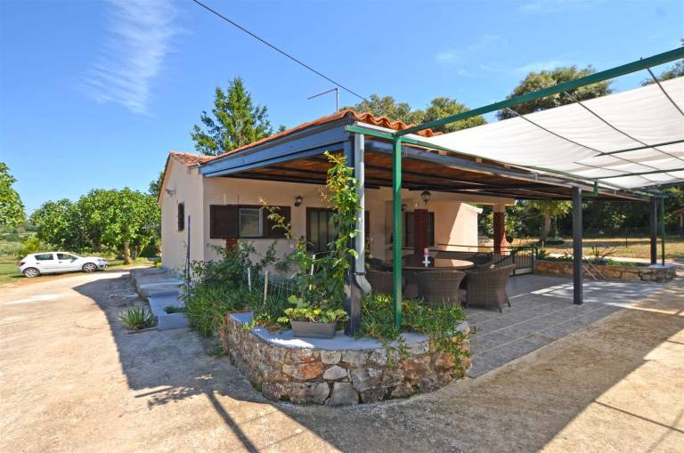 Fully equipped wonderful vacation home with pool, patio & garden | Pool view | Pet-friendly — photo 4