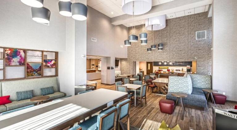 Hampton Inn & Suites by Hilton Bakersfield Central — photo 2