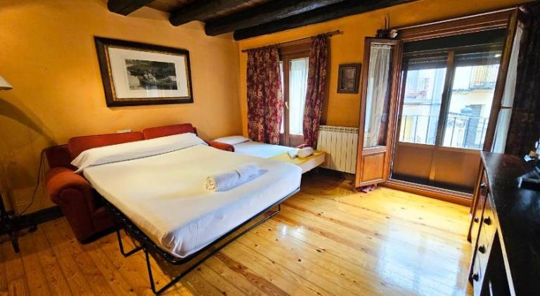 Holiday apartment with 3 rooms for 11 persons in Huesca