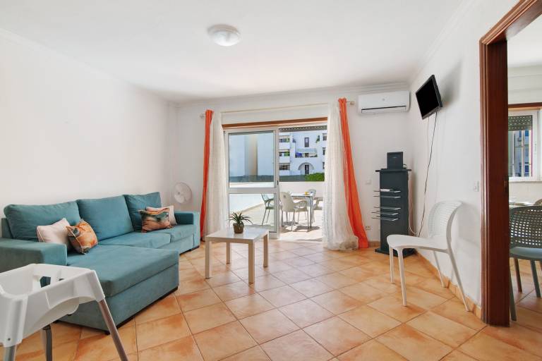 Holiday apartment with pool & fast internet — photo 2
