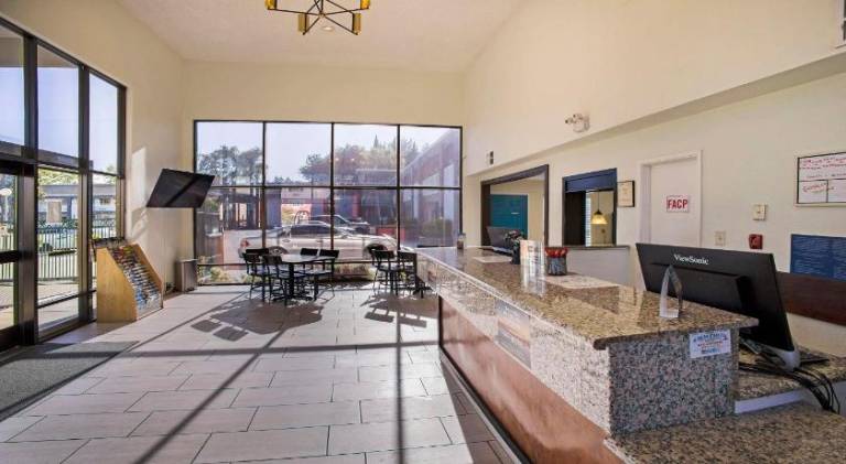 SureStay Plus by Best Western Sacramento North — photo 3