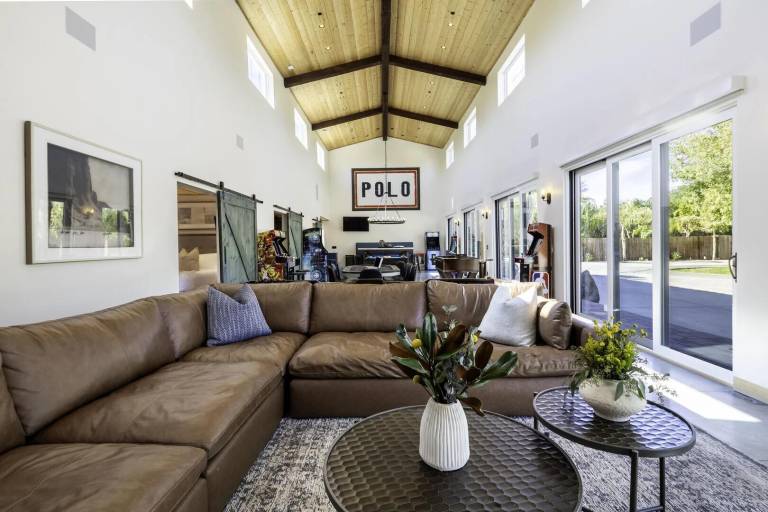 Children-friendly vacation home with private pool | Pets allowed — photo 5