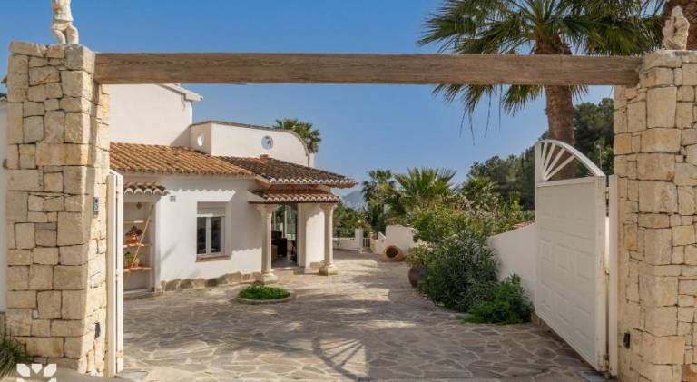 Fully equipped villa with yard, patio & barbeque | Pets allowed — photo 4