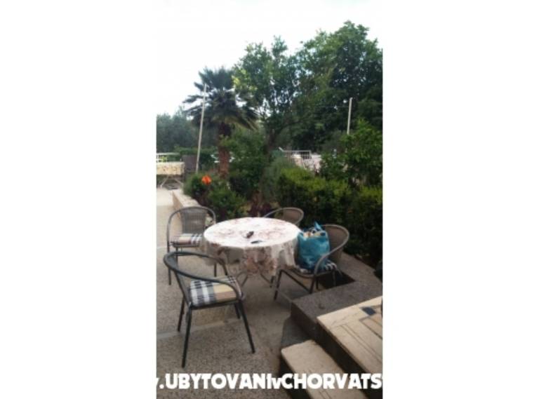 Apartment with grill | Beach view in Seget