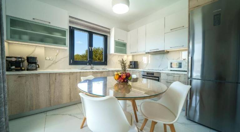 Ample holiday apartment with barbecue, private pool & yard | Suitable for remote work | Dogs allowed — photo 5