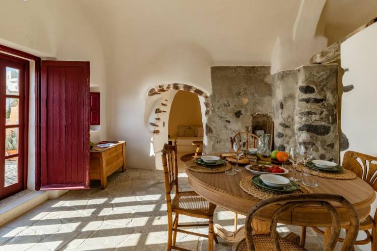 Villa with jacuzzi & patio — photo 4