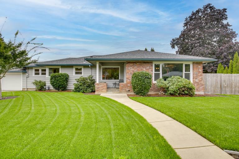 Willamette Valley Family Home w/ Fenced Yard — photo 2