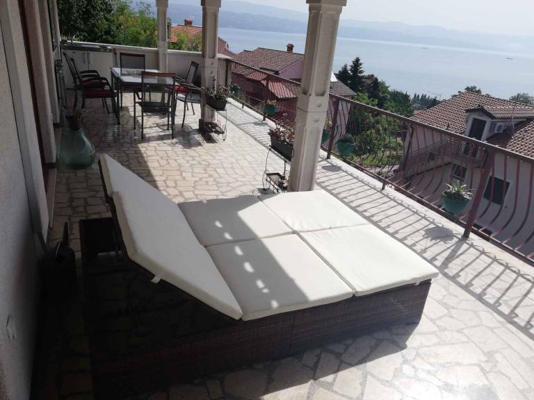 Holiday apartment with gorgeous sea view in Lovran