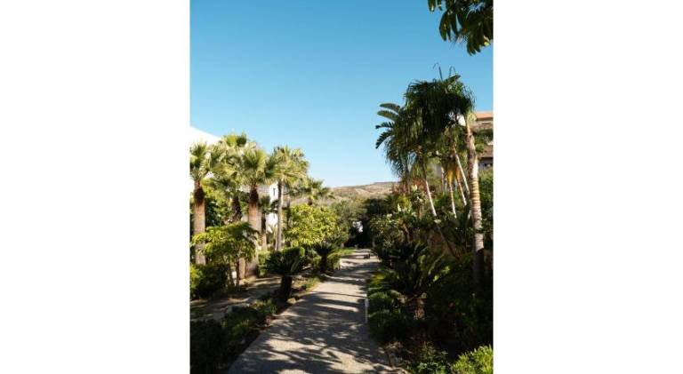 Luxury 2BR Apartment near Marbella & Puerto Banus Pool, Padel, Parking — photo 5