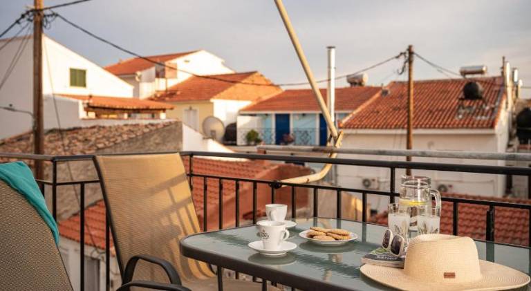 Holiday apartment with patio & hot tub | Perfect for remote work — photo 3
